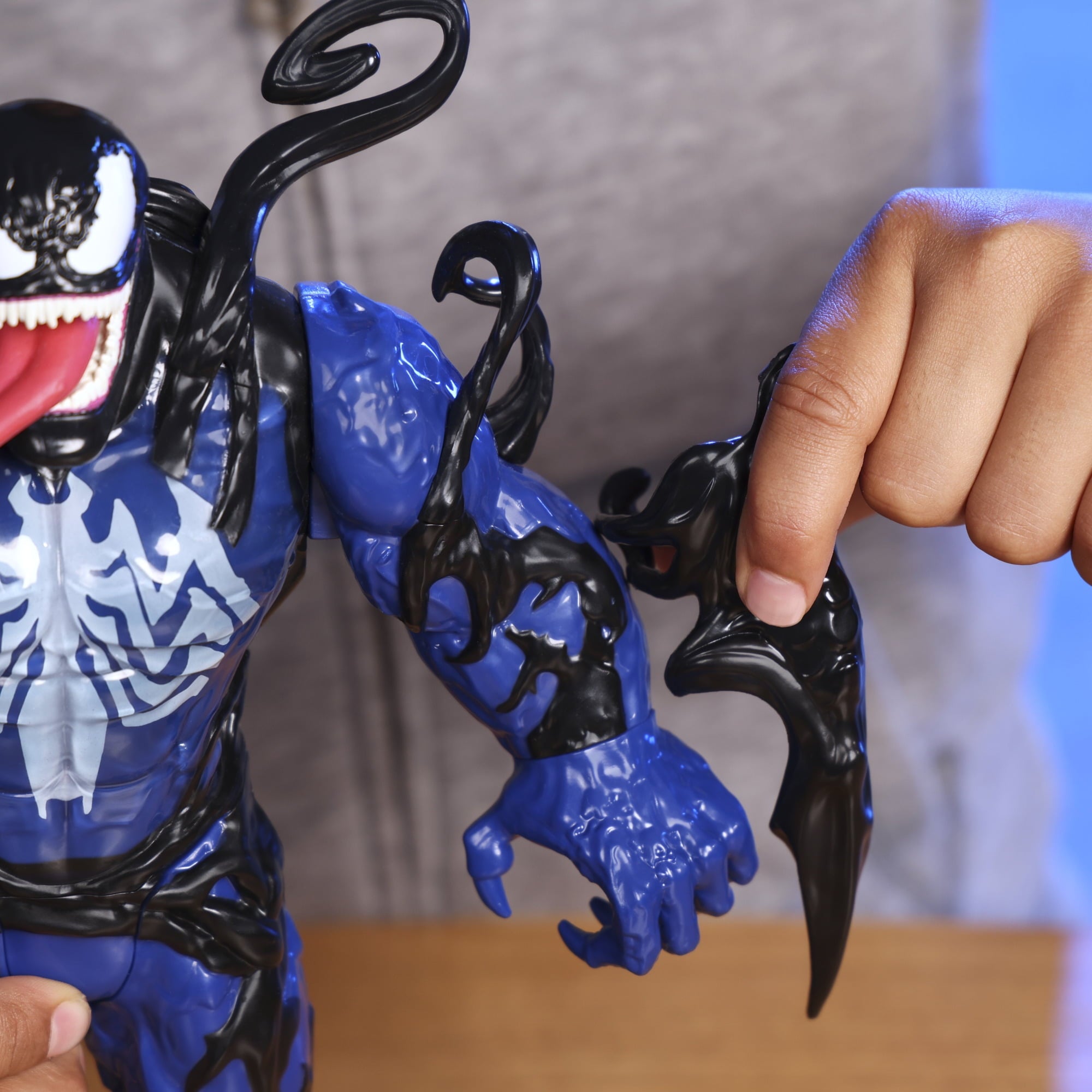 Marvel Spider-Man Epic World of Action VenomVersus Venom Liquid Shifter Figure, Stocking Stuffers for Kids Ages 4 and up